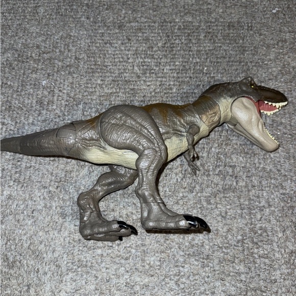 JURASSIC WORLD THRASH 'N THROW  TREX 22. - Picture 1 of 4